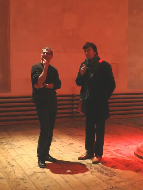 Proben für die Uraufführung der Oper CHODORKOWSKI in der ehemaligen Krankenpflegeschule in der Jagdschlossgasse in Lainz. Ein Königsdrama mit einem Text von Kristine Tornquist und Musik von Periklis Liakakis. Im Bild Komponist Periklis Liakakis und Produzent Jury Everhartz bei der ersten Begehung im Atelierhaus der Akamdemie der Bildenden Künste (Semperdepot).


 | Foto: Periklis Liakakis