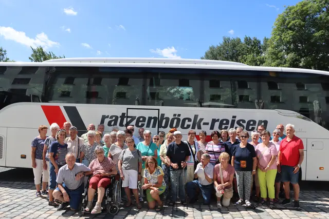 Drei Tage besuchten 40 Mitglieder des Seniorenbunds Taufkirchen an der Pram bei bestem Wetter die Oberpfalz. Auf dem Programm standen eine Tour durch Regensburg und Besuche des Vulkanerlebnisses Parkstein, der Dreifaltigkeitskirche Kappl, des Klosters Waldsassen und des Porzellanikums Selb. Außerdem ging's in das Tschechische Bäderdreieck mit Führungen in Karlsbad und Marienbad.

Es war ein gelungener, interessanter und auch geselliger Ausflug. | Foto: SB Taufkirchen an der Pram