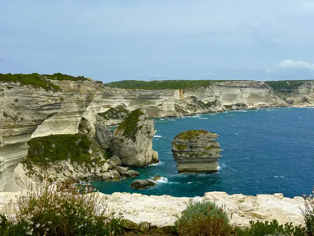 An der malerischen Küste von Bonifacio (Korsika)