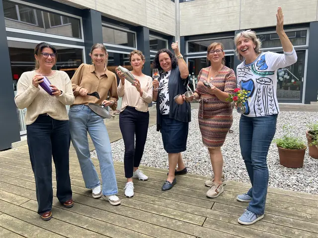 Die Küchen- und Serviceprofis der Gastronomieabteilung der HLW Spittal sind bereit und freuen sich auf spannende Unterrichtseinheiten, Projekte, kulinarische Veranstaltungen und viel Spaß und Freude bei den Herausforderungen im diesjährigen fachpraktischen Vertiefungsunterricht in den Jahrgängen und Klassen.

Achtung: Die ersten Highlights dürft ihr gleich nach dem Tag der Berufsorientierungsmesse am Freitag, 12.9. dann in der HLW Spittal verkosten und die super Stimmung mitnehmen. Vorbeikommen lohnt sich hier immer! | Foto: (c) hlwspittal, Lackner Adolf