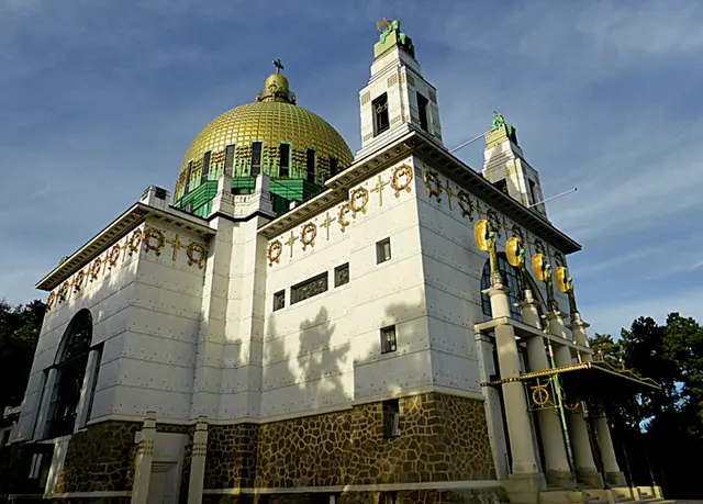 Kirche zum Heiligen Leopold im "Steinhofareal"  Wien - Penzing.

Atemberaubende Architektur von "Otto - Wagner" 📸👌
Die Fassade der Kirche ist mit  Carrara - Marmorplatten verkleidet.

Die Otto Wagner-Kirche  ist eine der schönsten Jugendstilkirchen weltweit und gilt als "Highlight" unter den Wiener Sehenswürdigkeiten.
© by Gerhard Singer