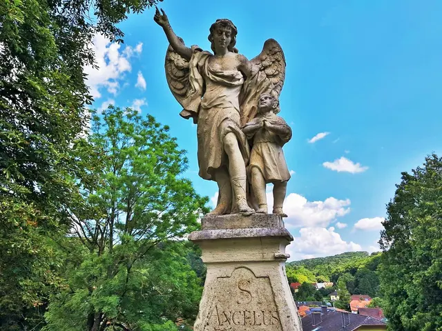 Ausflugsziele im Bezirk Baden (NÖ): Der Kalvarienberg und der barocke Kreuzweg von Heiligenkreuz ...    &gt;&gt;&gt; Bericht und Bilddokumentation &gt;&gt;&gt; Beitragslink
 | Foto: © Silvia Plischek