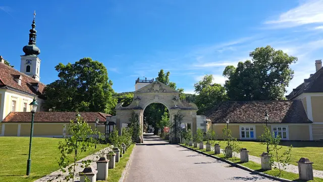 Das "Wiener Tor", ... eines der Eingangstore zum Stift Heiligenkreuz | Foto: © Silvia Plischek