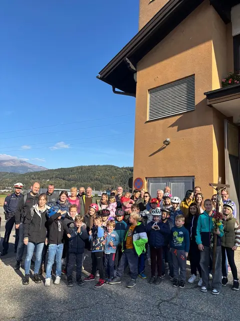 Ein besonders freudvoller Samstagvormittag der Pfarre in Spittal / St. Peter

Rund 30 Kinder mit Scootern, Rollern und Fahrrädern, Feuerwehr und Polizei dabei!

Ein großes Danke allen Rollen- und Funktionsträgern für die außerordentlich gelungene Kinderwallfahrt und auch den St.Peterern für die Herberge und die sehr gute Agape!!! | Foto: PfarreSpittal 18/10/2025