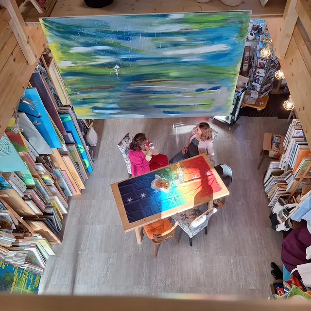 Zusammensetzen und plaudern mitten in der ,, bunten,, Vielfalt. Genießen in sich kehren, abschalten vom Trubel.... | Foto: Sibylle 