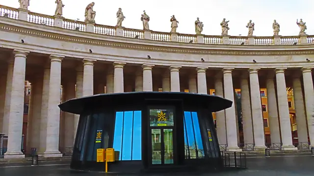 Mitten am Petersplatz in Rom steht das "moderne" Postamt des Vatikan.
Kurios???