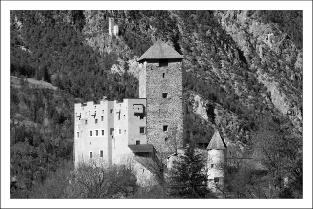 Im Vordergrund Schloss Landeck (1296 urkundlich erwähnt) und im Hintergrund Burg Schrofenstein (erste Erwähnung: 1196). | Foto: © by Ing. Günter Kramarcsik