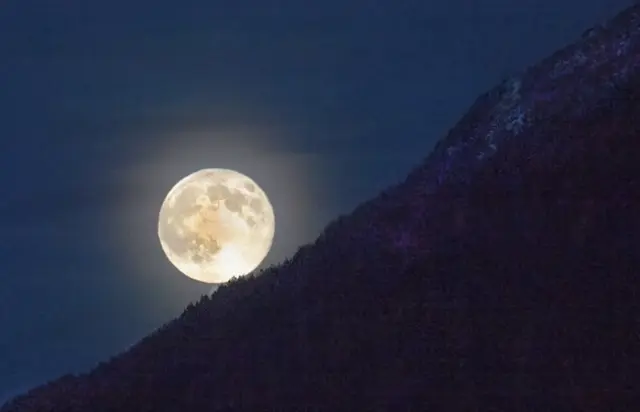 Aufgang vom Supermond am Nord Grat des Gampelkkopf (2.225 m) über Falterschein im Venetmassiv   | Foto: © by Ing. Günter Kramarcsik