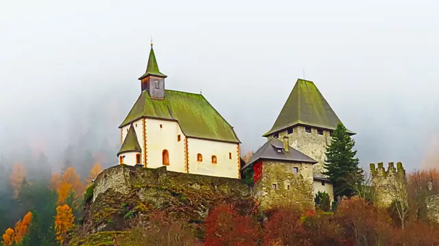 Herbst(nebel) am Petersberg in Friesach 