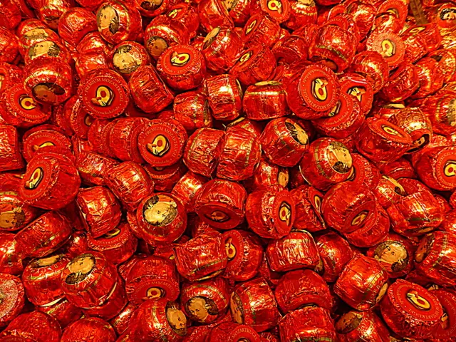 Schokolade von Lindt &amp; Sprüngli 🍫💖 🍫
Genießt die zartschmelzende Vollmilch-Chocolade, die mit einer unvergleichlichen Füllung mit feinstem Pistazienmark, Pistazien- und Mandelkrokant und knusprigem Kadayif überzeugt.
 