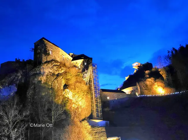 Burg Rabenstein, Adriach, Rabenstein 42, 8130 Frohnleiten, Weihnachtsmarkt bis 8. Dez. 2025