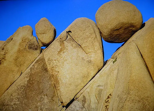 Entweder machen wir uns das Leben schwer und legen uns einen Haufen Steine in den Weg oder wir leben bewusst und räumen die Steine auf dem Weg zu unserem Ziel aus dem Weg. Der Arbeitsaufwand ist der gleiche 📸