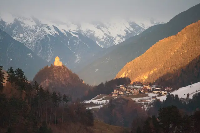 Zammer Weiler Rifenal und Kronburg im Licht der untergehenden Sonne vor 1 Woche!   | Foto: © by Ing. Günter Kramarcsik