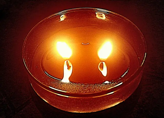 Wie im Leben ist es manchmal so, dass wir erst in Momenten des Mangels zu schätzen wissen, was wir hatten. Dies ist eine schöne Metapher dafür, dass wir nicht vergessen, was uns jeden Tag wichtig ist 💖
Wünsche euch allen einen schönen und besinnlichen 3. Adventsonntag 💖