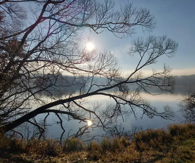 ...mit diesem Bild wünsche ich noch einen beschaulichen Abend am 3. ADVENTSONNTAG!

Das Foto ist am vergangenen Freitag bei herrlich mystischer Stimmung entstanden und zeigt den Badesee in Rauchwart.

 | Foto: Monika Petanovitsch 