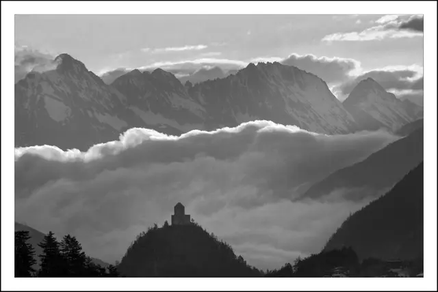 Unser frühmorgendlicher Blick in Richtung Osten mit Kronburg in Vordergrund. | Foto: © by Ing. Günter Kramarcsik