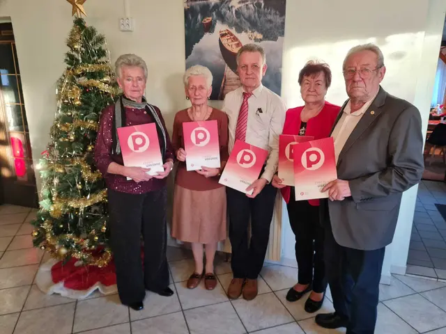 Im Rahmen einer Weihnachtsfeier der Pensionisten von Kirchberg/Wild wurden langjährige MItglieder geehrt: Elionore Greulberger, Monika Kremser, Erich Beranek, Theresia Hartmann, Emil Hartmann. | Foto: Erich Hofbauer
