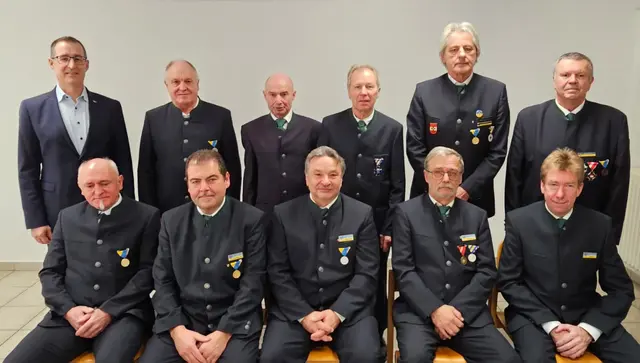 Franz Eibensteiner folgt auf Franz Leutner als Obmann des ÖKB Jagenbach. Als Kassier wurde Günther Kammerer ebenfalls einstimmig gewählt.
Am Bild 1. Reihe, Leutner Franz, Weber Manfred, Obmann Eibensteiner Franz, Grafeneder Martin, Kammerer Günther, 
2. Reihe: GR Huber Johann, Leutner Walter, Thaler Erich, Hahn Alfred, HBO Reuberger Robert, BO Göschl Erich. | Foto: privat