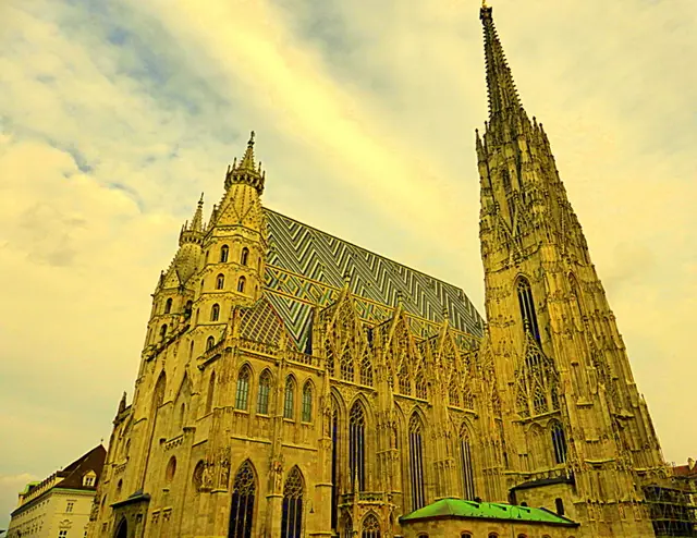 Der Stephansdom gilt als „Pfarrkirche Österreichs“ schlechthin. Er ist stiller Wächter über Stadt und Land und ein heiliger Bezirk, in dem die Seele Zuflucht und Geborgenheit findet 🙏 💖🙏