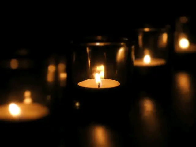 Ich wünsche euch Zufriedenheit, Gesundheit und besinnliche Tage. Nicht mehr lange dann ist auch schon heiliger Abend.