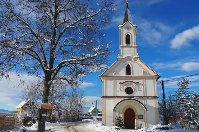 Eine alte Bauernregel die besagt herrscht im Dezember recht strenge Kält' , sie volle achtzehn Wochen hält. Na super ein richtiger Winter ! 
 Im Bild die Waldschacher Kapelle ( vlg Migloberger Kapelln ) im herrlichem Winterkleid !