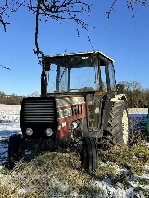 Der rund 40 Jahre alte Lambo Traktor, Modell R 483, wird heute nur mehr für kleinere Arbeiten am Hof eingesetzt und ist mit seinen 48 PS und 3 Zylindern nach wie vor agil unterwegs.      | Foto: Franz Dörr