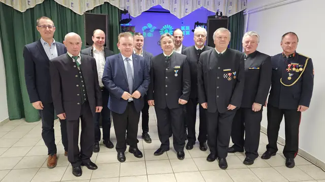 Wolfgang Huber, Erich Thaler sen., Harald Thaler, Franz Mold, Bernhard Thaler, Franz Eibensteiner, Erich Thaler jun., Otto Paul Pollak, Erich Göschl, Gerhard Bruckner, Hubert Nechwadal, v.l.

Beim ÖKB-Kränzchen am 3. Jänner 2026 im GH Hofbauer in Jagenbach, das heuer wieder sehr gut besucht war, herrschte wieder eine ausgezeichnete Stimmung.  Der Musikant Willi der Grünbacher gab sein Bestes und so wurde es ein gelungener Abend. | Foto: privat