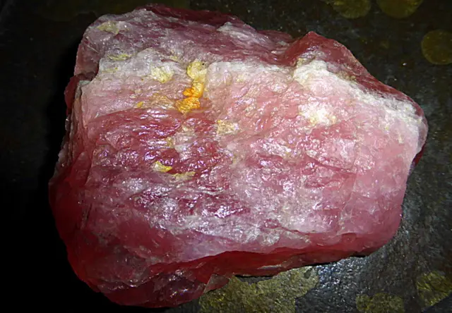 Der "Rosenquarz" mit seiner unverkennbaren Wirkung, ist mehr als ein schöner Edelstein – er berührt dein Herz und deine Seele 💖💖💖