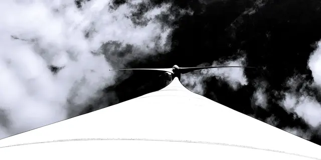 Die derzeit höchsten Windräder in Österreich erreichen Gesamthöhen (bis zur Blattspitze) von bis zu 244 Metern und befinden sich im Burgenland . Diese Anlagen der neueren Generation zeichnen sich durch große Rotordurchmesser (ca. 158 Meter) und eine Nennleistung von bis zu 5,5 MW pro Anlage aus, was zu einer deutlich höheren Stromerzeugung führt. 