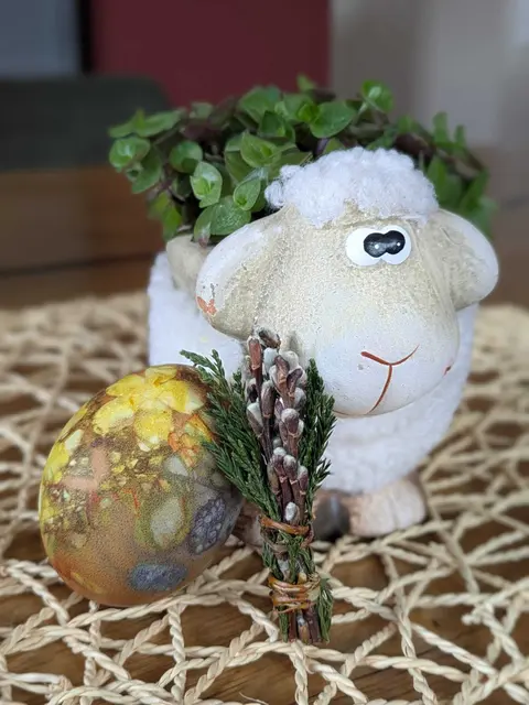 Die Symbole von Ostern verbunden mit einem gesegnetem Osterfest !