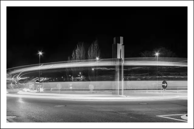 VVT- Bus im Kreisverkehr vor dem Bahnhof Landeck/Zams. | Foto: © by Ing. Günter Kramarcsik