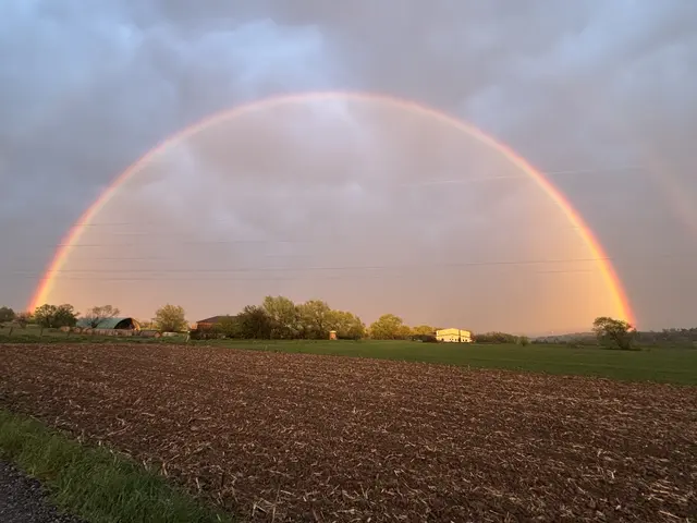 Ein wunderbarer Doppelregenbogen zierte wie eine Kuppel am Sonntag den Himmel. | Foto: MeinBezirk/Michael Strini