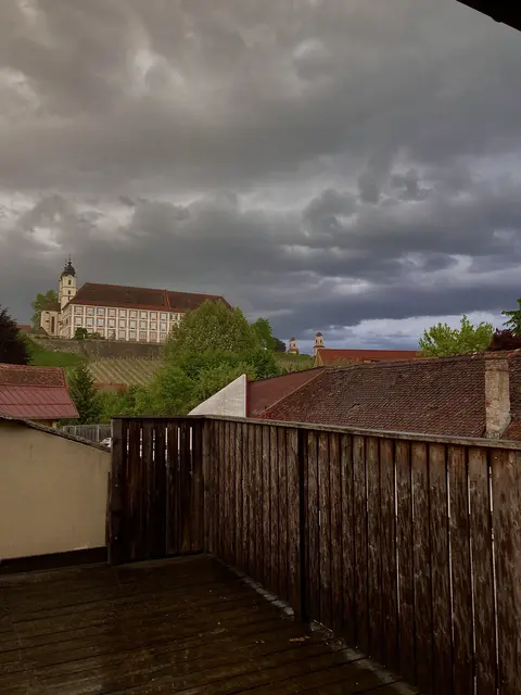 Blick von meiner Wohnung / Terrasse 🌧️ 
Im Hintergrund „Schloss Stainz“