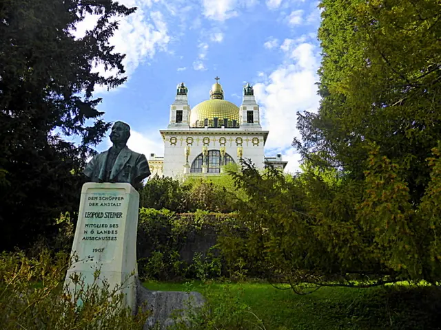 Denkmal für Leopold Steiner unterhalb der "Kirche am Steinhof" auf dem Gelände des Sozialmedizinischen Zentrums Baumgartner Höhe bzw. Otto-Wagner-Spitals im 14. Wiener Gemeindebezirk Penzing.
Das Denkmal entstand 1907. Steiner, späterer Landeshauptmann von Niederösterreich, hatte die Bauoberleitung der Spitalsanlage inne 📸
