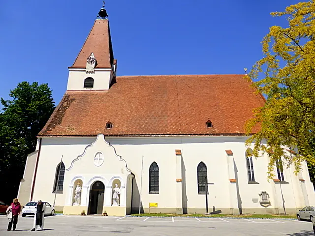 Die römisch-katholische Pfarrkirche Wilhelmsburg steht im nördlichen Bereich des Hauptplatzes der Stadtgemeinde Wilhelmsburg im Bezirk St. Pölten in Niederösterreich. Die dem Patrozinium des Heiligen Stephanus unterstellte Pfarrkirche gehört zum Dekanat Lilienfeld in der Diözese St. Pölten. Die Kirche steht unter Denkmalschutz📸 
MEINE ALTE HEIMAT📸 