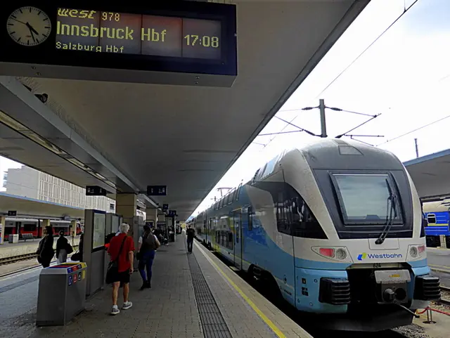 Die Westbahn verkehrt im 30-Minuten-Takt zwischen Wien, St. Pölten, Amstetten, Linz, Wels, Vöcklabruck und Salzburg und fährt dann weiter 
nach Innsbruck📸