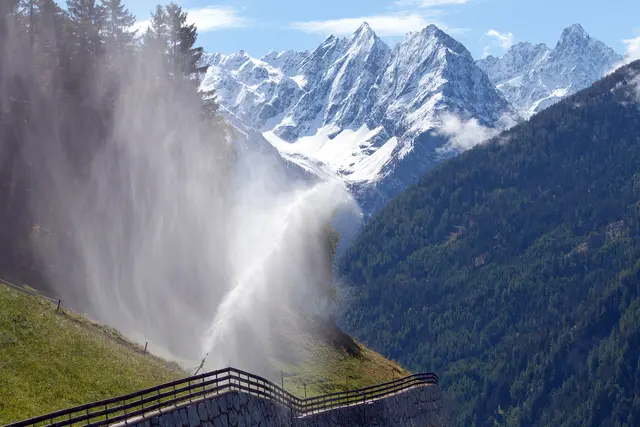 Beregnung einer Bergwiese im Kaunertal.