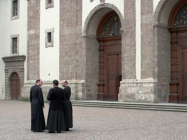 3 Jesuiten im Gespräch, Jesuitenkirche, Innsbruck
