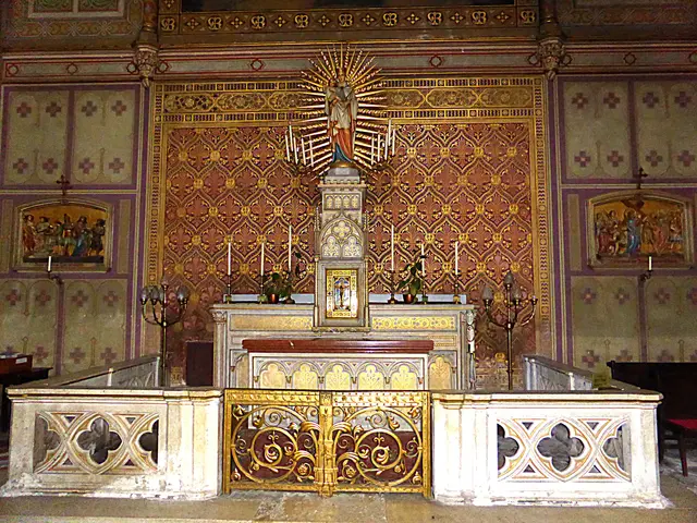 Die Neulerchenfelder Kirche in Wien (offiziell Mariä-Geburt-Kirche) besitzt zwei barocke Seitenaltarbilder aus der Zeit um 1754/1755, die eng mit dem Barockmaler Franz Zoller verbunden sind. Die heute serbisch-orthodoxe Kirche bewahrt diese Kunstwerke aus ihrer katholischen Vergangenheit🙏