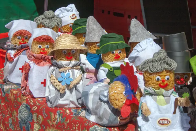 Nudelpuppen, Landecker Frischemarkt, Tirol, Landeck, Fußgängerzone