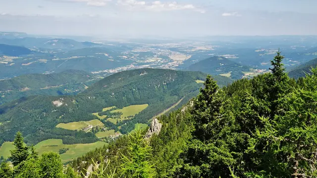 Auf dem Gipfel des Sonnwendsteins die weitreichende Panoramaaussicht genießen! ... Im Wandel der Jahreszeiten / Teil 2
&gt;&gt;&gt; Foto aus meiner gleichnamigen  Bilddoku (Bericht + 31 Bilder)  | Foto: © Silvia Plischek