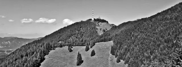 Auf dem Gipfel des Sonnwendsteins die weitreichende Panoramaaussicht genießen! ... 
Im Wandel der Jahreszeiten / Teil 1   &gt;&gt;&gt; Bilddoku (Bericht + 25 Bilder) 
Im Wandel der Jahreszeiten / Teil 2  &gt;&gt;&gt; Bilddoku (Bericht + 31 Bilder)  | Foto: © Silvia Plischek