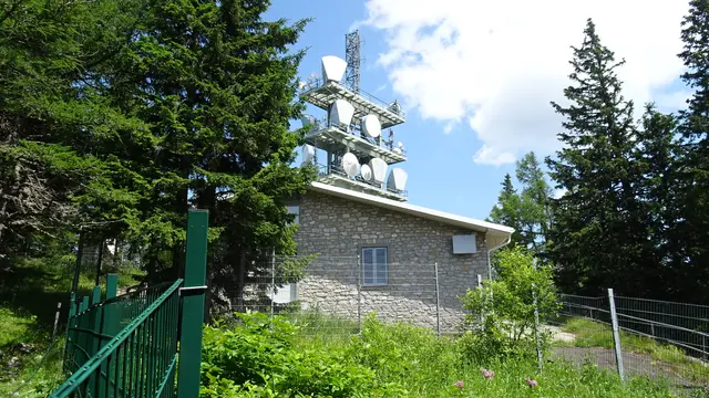 Sendeanlage am Gipfel des Sonnwendsteins: In unmittelbarer Nähe des Senders steht eine Richtfunkstation der Telekom Austria.
 | Foto: © Silvia Plischek