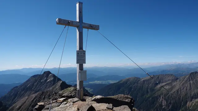 Am Hochgolling 2852m, der höchste Gipfel in den Niederen Tauern, an der Grenze zwischen dem Salzburger Lungau und der Steiermark. 