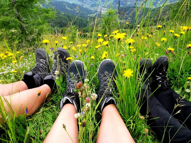 Wir gönnen unseren Füßen eine kurze Pause und genießen die Natur!

Mfg Astrid Hofstätter 