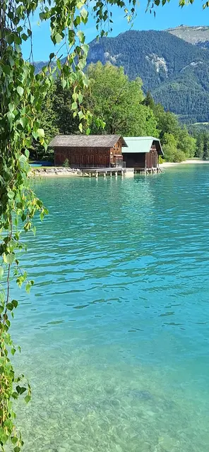 der See türkisblau. Traumtag. Schafberg, die Bahn geht rauf | Foto: c) Helene KLUPPENEGGER