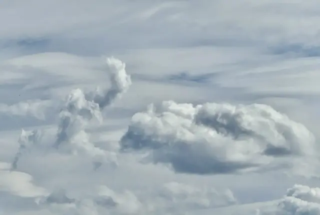 FANTASIE IST GEFRAGT:
„WOLKENSCHWAN IM WOLKENTEICH“?