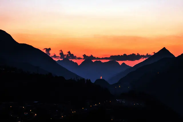 Morgendämmerung, Talkessel Landeck/Zams, Mieminger Kette, Tschirgant, Kronburg 