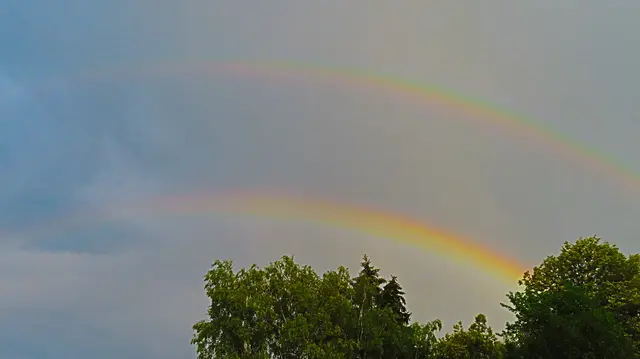 Villacher Kirchtag.
Doppelter Regenbogen.
Gesehen von Villach Auen aus.