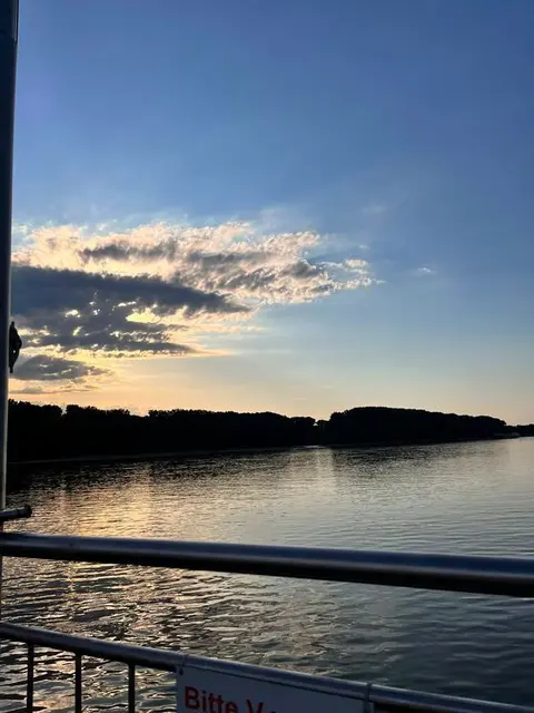Abendstimmung am See; die Sonne geht unter, der Tag ist vorbei: Goodbye strahlende Sonne!